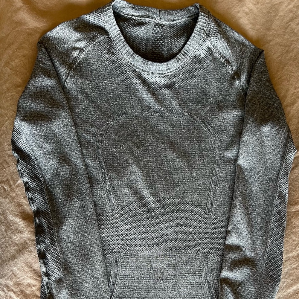 Lululemon running shirt size 4